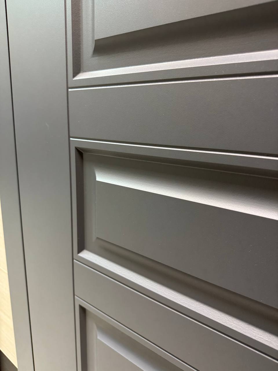 Входная металлическая дверь Страж К-8 Velluto Oscure AG 710 / Velluto Bianco AG 700 зеркало