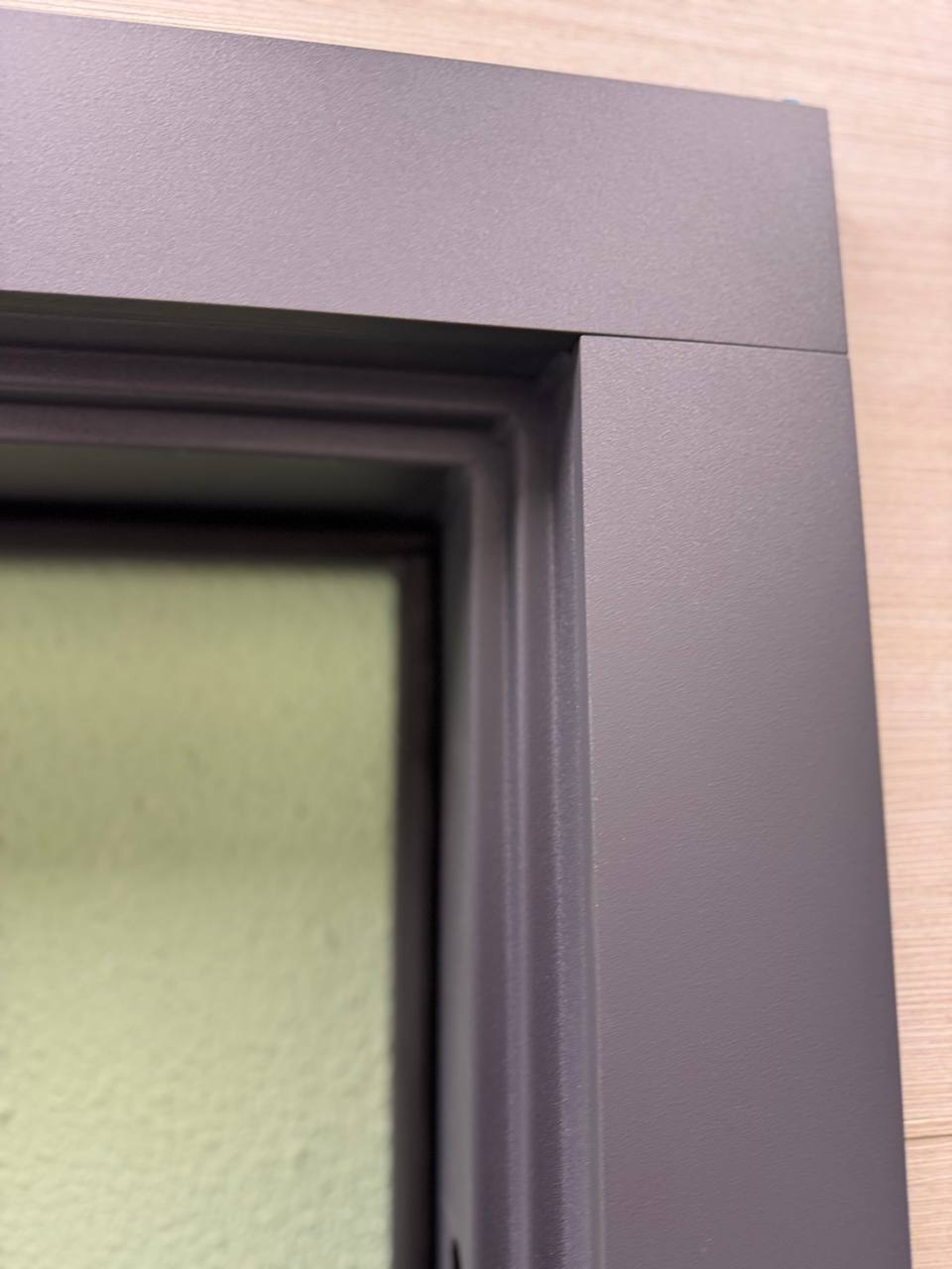 Входная металлическая дверь Страж К-8 Velluto Oscure AG 710 / Velluto Bianco AG 700 зеркало